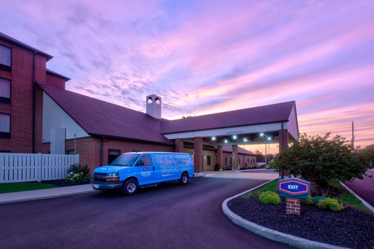 Hampton Inn & Suites Cleveland-Airport/Middleburg Heights Exterior photo