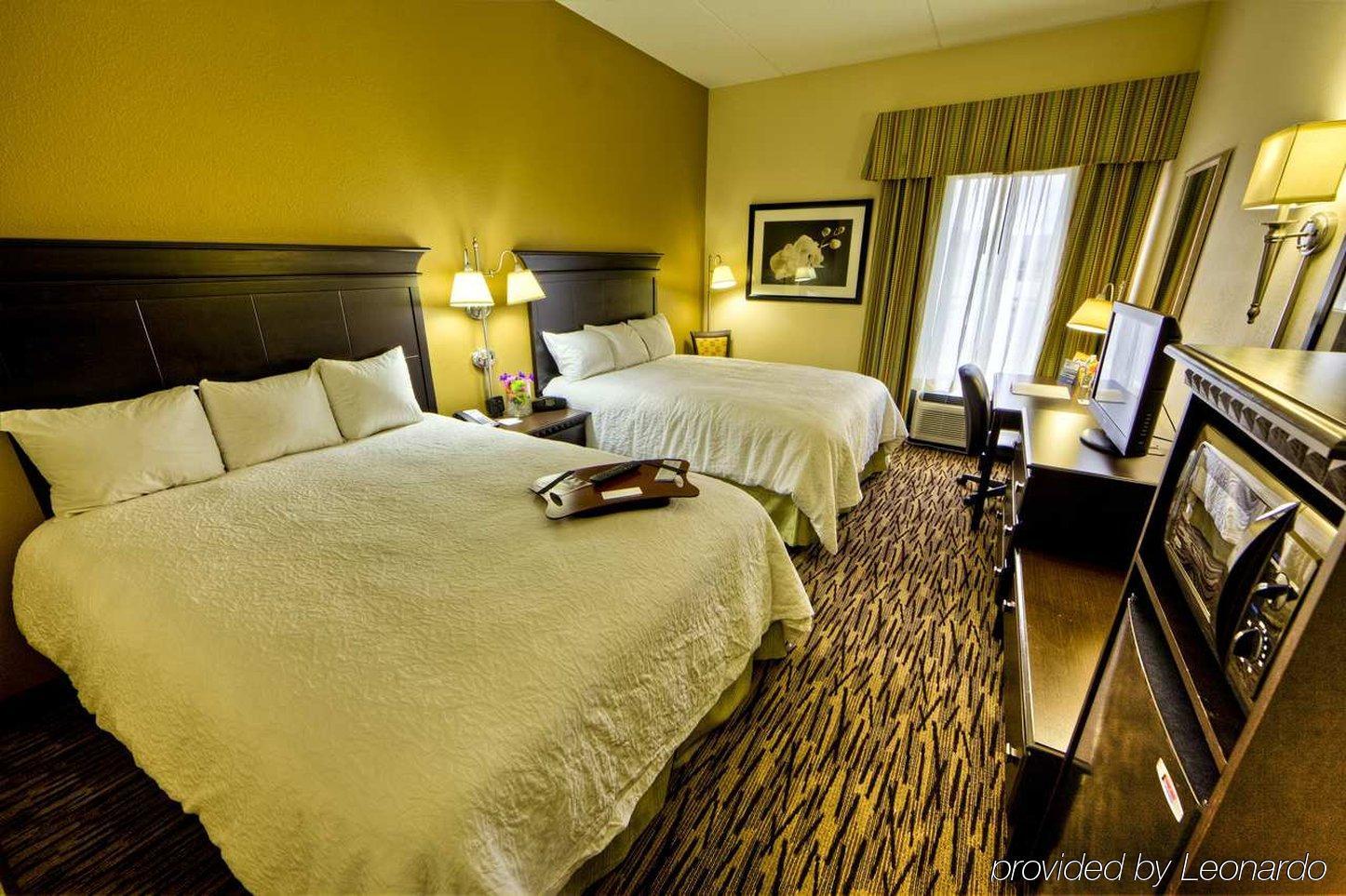 Hampton Inn & Suites Cleveland-Airport/Middleburg Heights Room photo