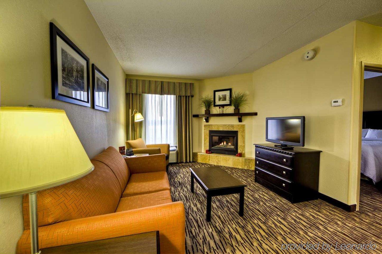 Hampton Inn & Suites Cleveland-Airport/Middleburg Heights Room photo