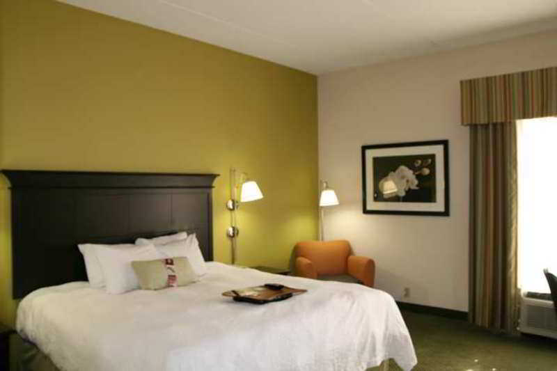 Hampton Inn & Suites Cleveland-Airport/Middleburg Heights Room photo